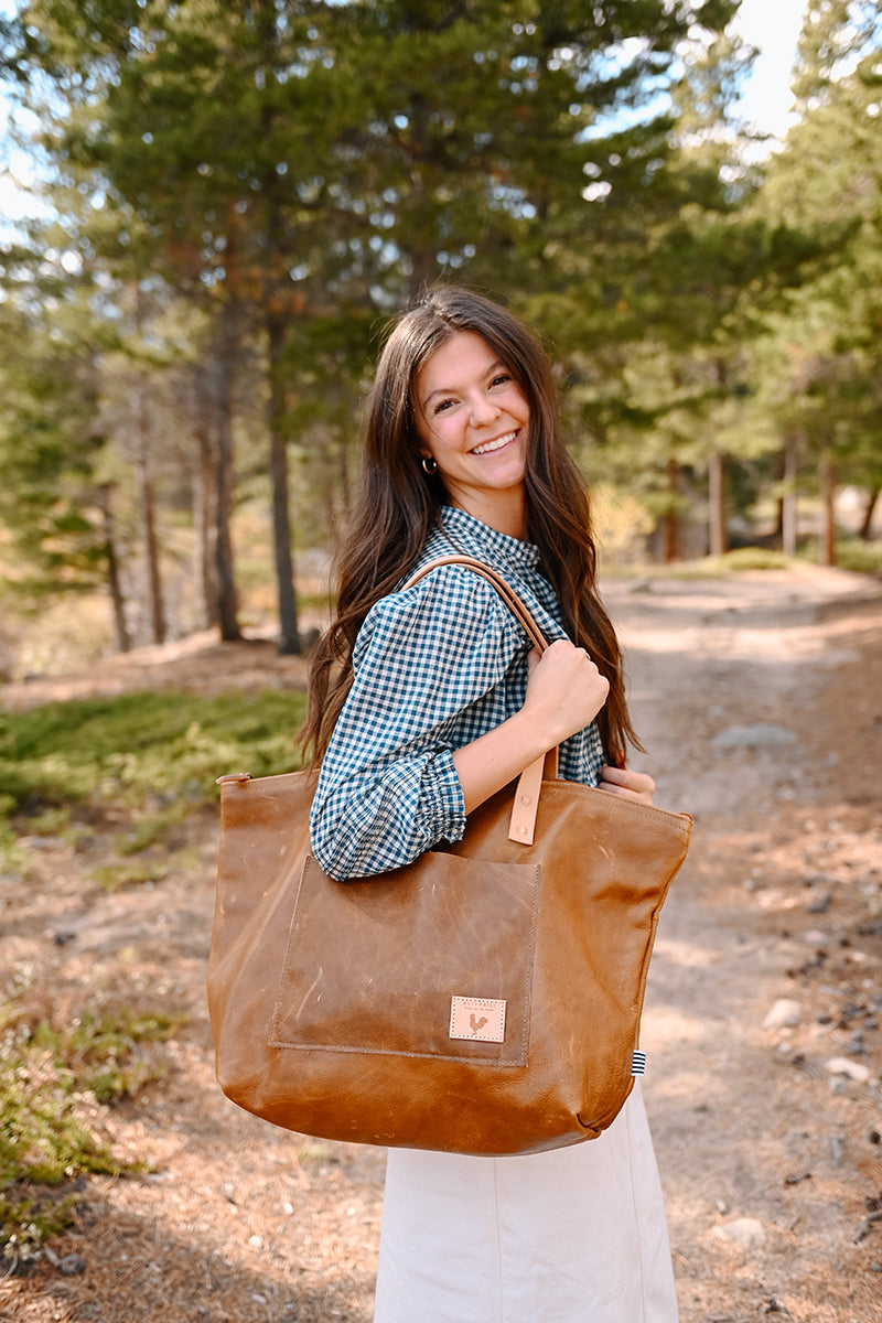 Tバック　チェリー　モカ L Camel Leather Travel Tote | Meanwhile Back on the Farm